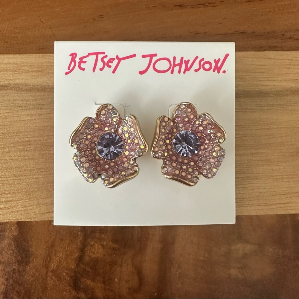 Betsey Johnson Gold Tone 3D Flower Purple Crystal Accent Stud Earrings NWT - Picture 1 of 3
